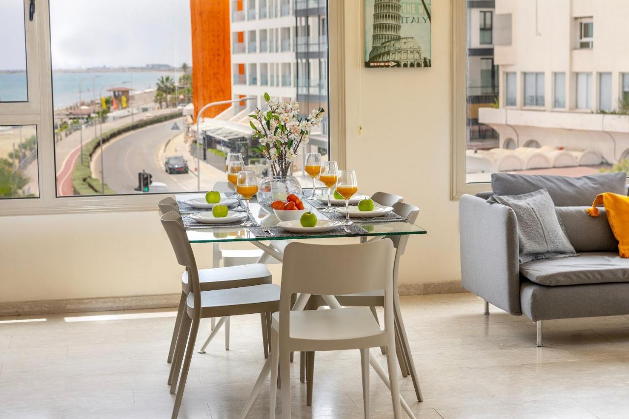 Mackenzie Beachfront Eftyhia Suite Larnaca Exterior foto