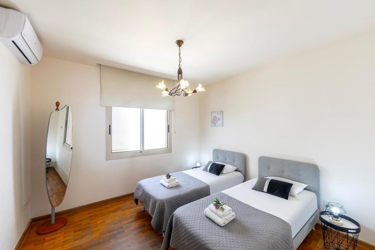 Mackenzie Beachfront Eftyhia Suite Larnaca Exterior foto